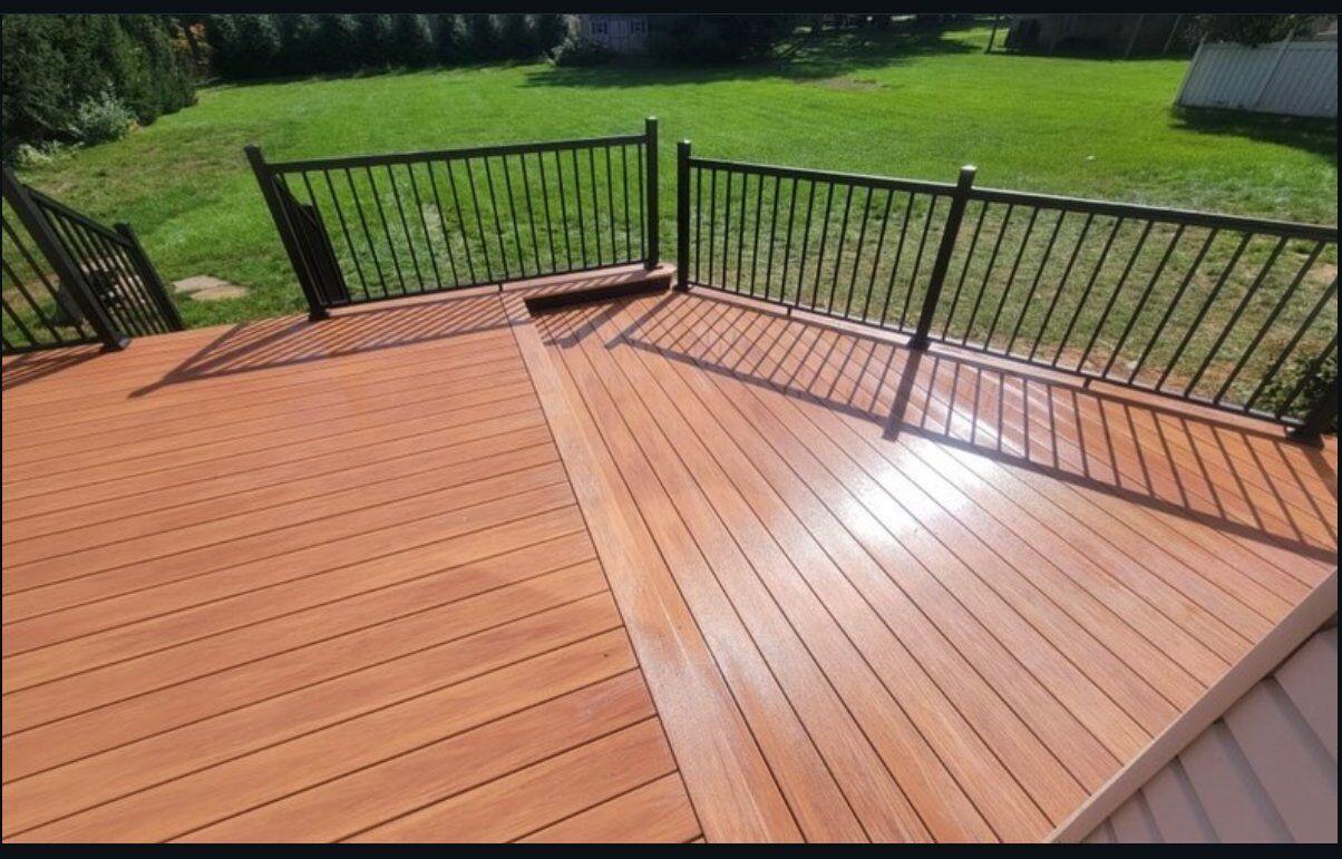 Composite Deck with Aluminum Railing